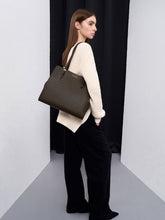 Charles & Ke*th -  Sansa Tote Bag - Dark Moss
